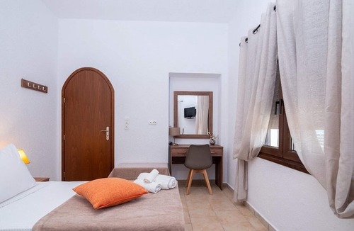 Keratokambos Apartment | Seafront Apartment Suite with A/C & 2 Bedrooms, Keratokampos Beach Location, Sea & Sunset Views!