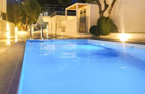 Akrogialion Apartment | Seafront Pouletis Family Enchanting Gem with pool