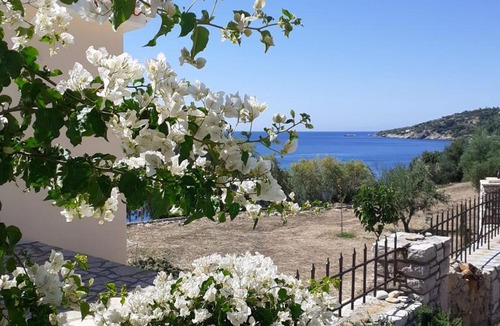 Pylos-Nestoras House | Seafront Studio with direct beach access
