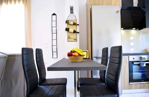 Gerani Apartment | SEARIVER APARTMENT-CH,2 bdr, on the beach,sleeps 6