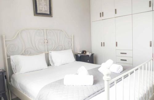Steniai Apartment | Seaside & Modern Flats by Explore Andros