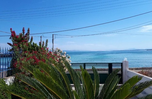 Milos Apartment | Seaside private room with seaview - only 1 min walk from the beach!