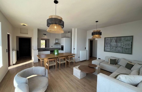 Marathi Villa | SeaWave Villa I with Heated Pool & Jacuzzi, By Hellocrete