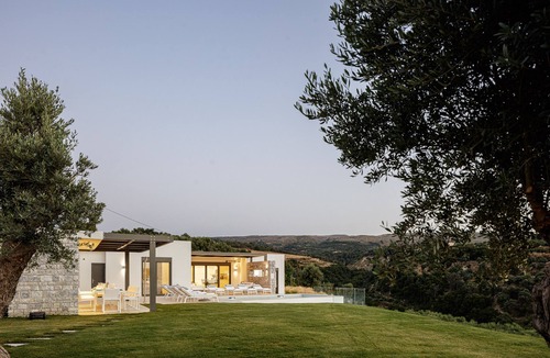 Kapsaliana Villa | Secluded villa with hot tub, heated pool & sea view!
