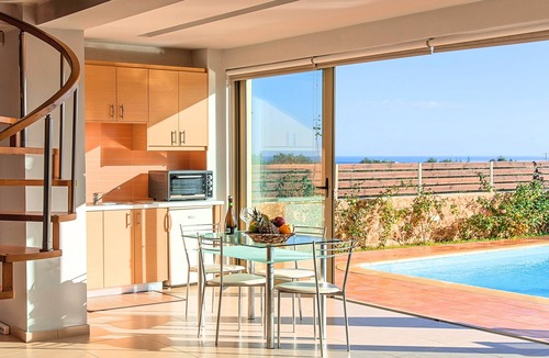 Skoutelonas Villa | Secret Escape Villa with Heated Pool and Jacuzzi