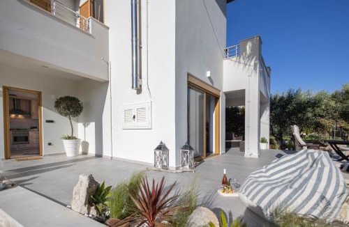 Prines Apartment | Serenity Garden Retreat