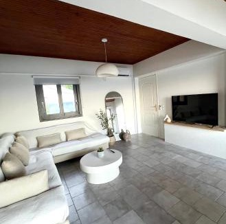 Poros Apartment | Shades of View