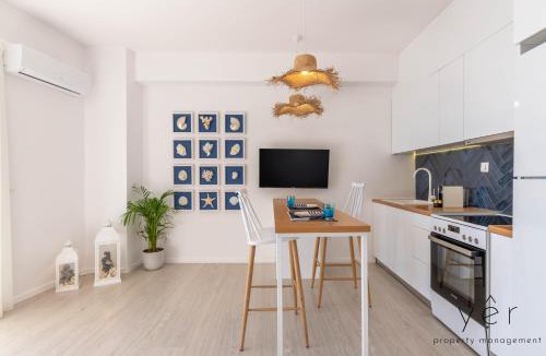 Peiraiki Apartment | Shell-Charm w/Sea View & Parking