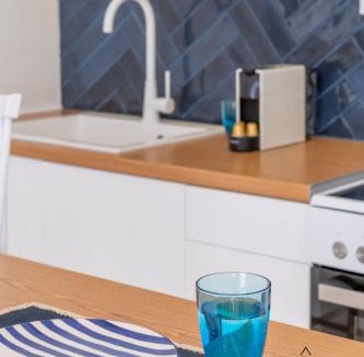 Peiraiki Apartment | Shell-Charm w/Sea View & Parking