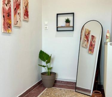 Kropia House | Short stay near the airport!