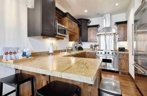 North Park City House | Silver Star 802 | Ski-in/Out | Hot Tub
