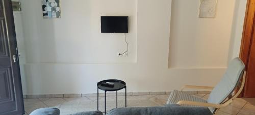 Psakoudia Apartment | Simplicity at Iris Accommodation Adults only