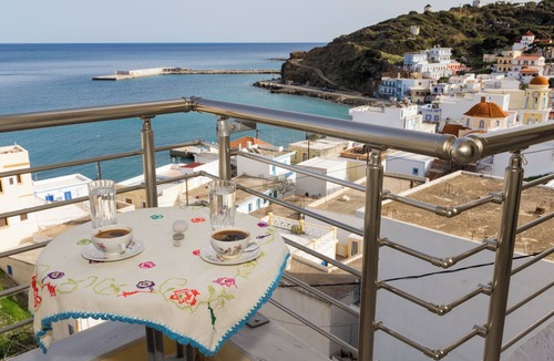 Diafani Apartment | Single studio with Kitchen, 3 minutes (by foot) to the Beach & Hiking paths.
