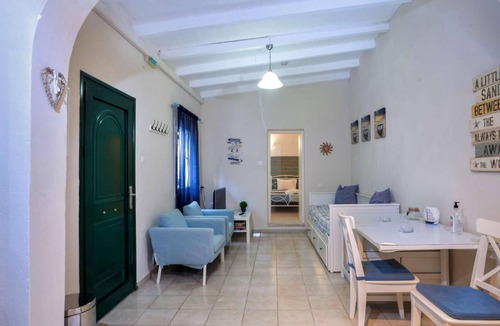 Longos Villa | Situated just a few steps behind Levrecchio Beach