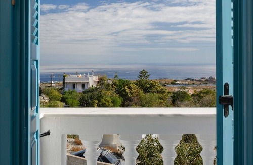 Vourvoulos House | Skarmoutsos Holiday Home|Hot tub|Free parking