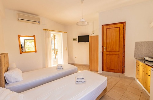 Nea Skioni Apartment | Skioni Studio: Double Room with Terrace