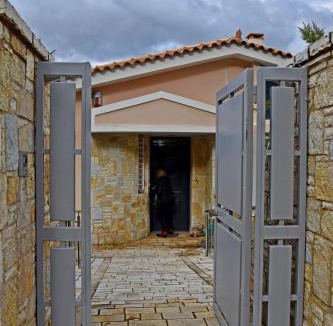 Skroponeria House | Skorponeria beachfront house