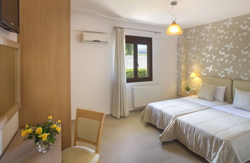 Pikris Villa | Skouloufia Villas 3 - Three Bedroom Villa, Sleeps 8