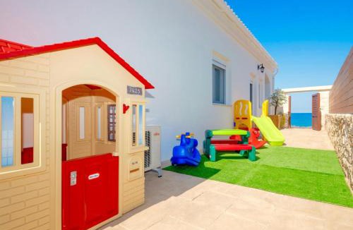 Skaleta Villa | Sky Beachfront Villa with private pool