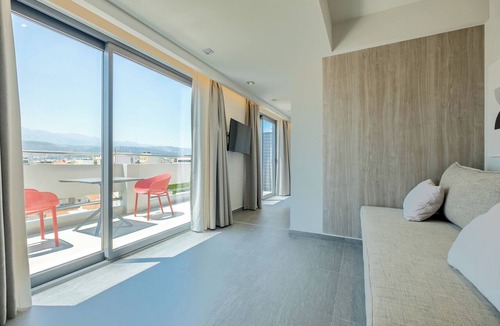Old Town Apartment | Sky-High Central Penthouse w. Stunning Views - 04