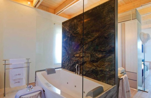 Kontomari Apartment | Sleek Stone House With Swimming Pool