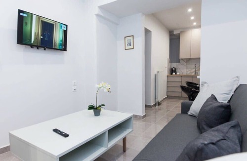 Ilisia Apartment | Sleek & Stylish Brand-New Apartment Near Megaro Mousikis