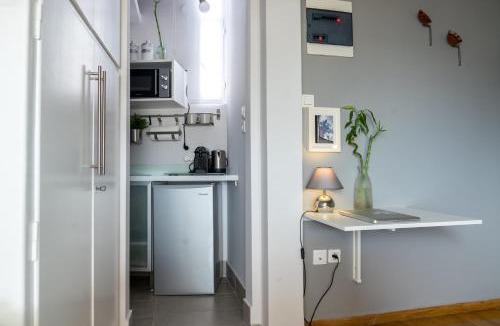 Pangrati Apartment | Small & cozy with Acropolis & Lycabettus view