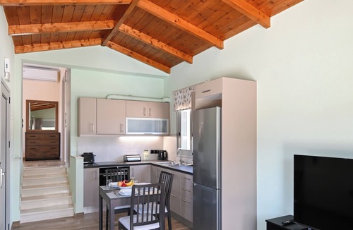 Lefkada Town Villa | Small Halipoma Laertes into Lefkada town & close to Ai Giannis beach
