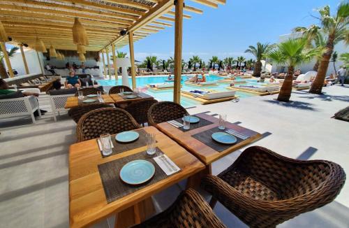 Agia Paraskevi Hotel | Smy Mediterranean White Santorini