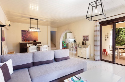 Chromonastiri Villa | "Sokaki" villa, charming rustic 4 bedroom villa .