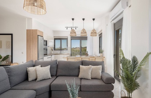 Gerani Apartment | Sol Luxury Apartment: 3BD With a Rooftop Mini-Pool, 150m from the Beach