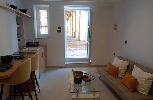 Old Town House | Sotoportego