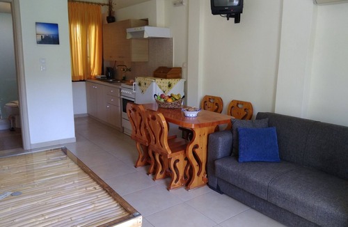 Ammoudara Villa | Spaceful apartment with veranda 'n garden