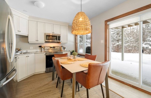 Mont-Tremblant Villa | Spacious 3-Story Golfside Townhouse with Pool Access – Aiglon 1614