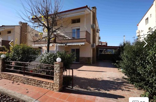 Kalivia Poliyirou House | Spacious 4-bedroom house with WiFi, AC in marvelous Kalyves Polygyrou