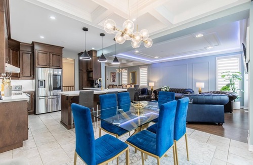 Niagara Falls Villa | Spacious 5-bedroom villa with WiFi and AC in amazing Niagara Falls