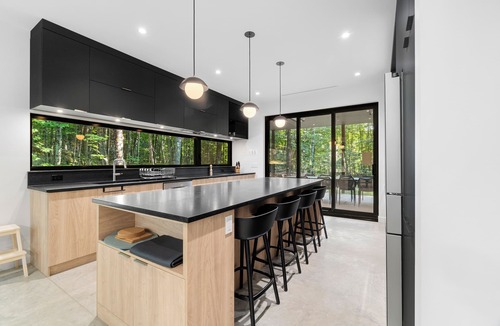 Potton Ski Chalet | Spacious 6-Bedroom Chalet for 13 | Near Owl’s Head Ski & Golf