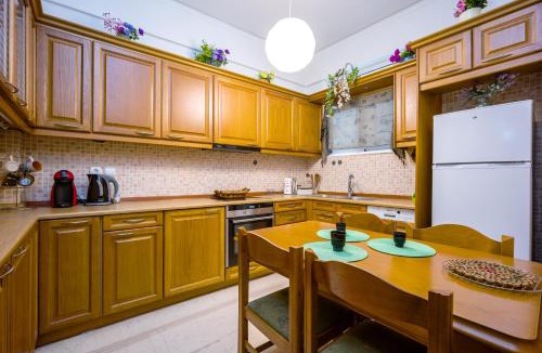 Kinosargous Apartment | Spacious & bright apt near Acropolis