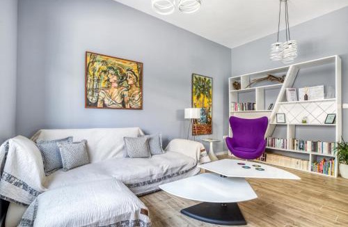 Kolokinthou Apartment | Spacious flat with courtyard in Peristeri!