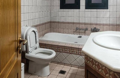 Ierapetra Villa | Spacious House in a Quiet Neighbourhood