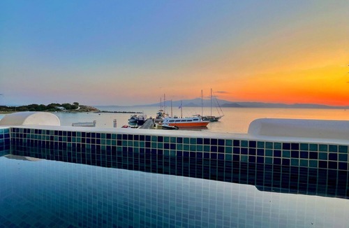 Agia Anna Apartment | Spacious studio, amazing sea view, hot tub facility