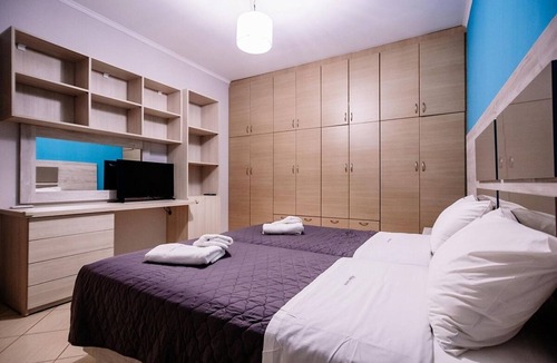 Kalpaki Villa | Spacious Villa, A/C, Private Garden & Pool in Ampelokipoi - 10mins to Beaches & Zante Town!