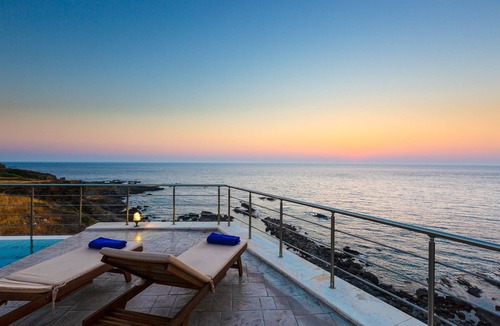Livadia Villa | Spacious Villa in unspoilt nature directly by the sea - a paradise