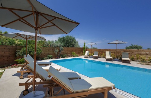 Xiro Chorio Villa | Spacious Villa With Full Privacy Next to the City & the Sandy Beach of Rethymno!