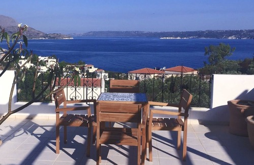 Plaka Villa | Spacious villa with private pool