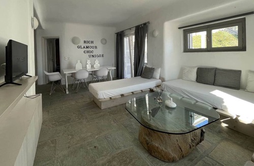 Paradise Villa | Spacious Villa with Private Pool & Shared infinity pool, Sea view, Gym, Pool-bar