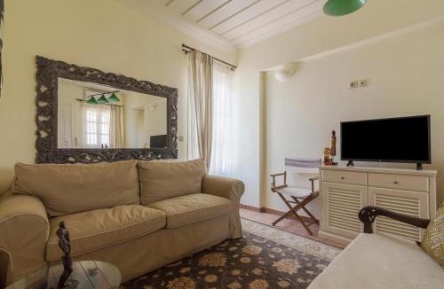 Agii Anargiri Apartment | Spetses Breeze Apartment by Bee Home