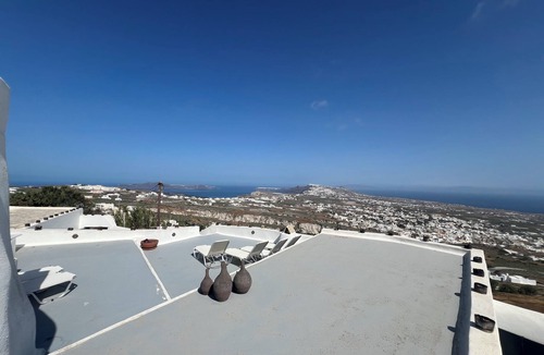 Pyrgos House | Spiti Stelios Restored Traditional House with Breathtaking Sunset Views