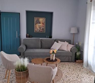 Aipeia House | Spring Era