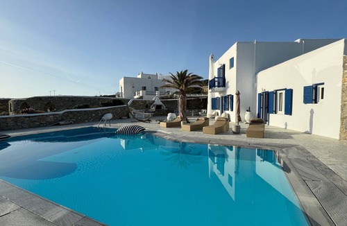 Kanalia Villa | Stay Waterfront – Stunning 6-Bedroom Villa Annita with Pool